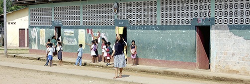 Colegio en Huacaraico, Peru