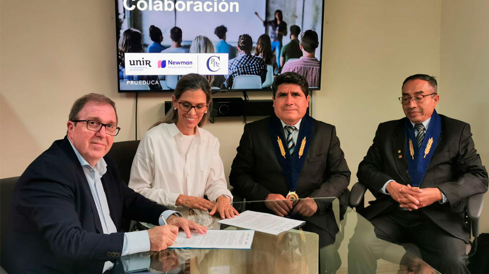 De izquierda a derecha: Antonio Aragón, director de Desarrollo Institucional de Perú; Dra. Rocio Chirinos, representante del rector de UNIR en el Perú y directora de Educación UNIR Perú; Pablo Helí Ocaña, decano nacional del Colegio de Profesores del Perú; y Prof. Carlos Huiman Espinoza, director nacional de Asuntos Administrativos y Jurídicos del Colegio de Profesores del Perú.