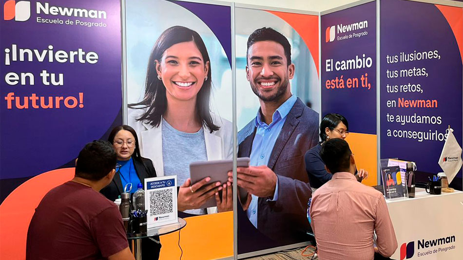 Stand de Escuela de Posgrado Newman en la feria ExpoPostgrados.