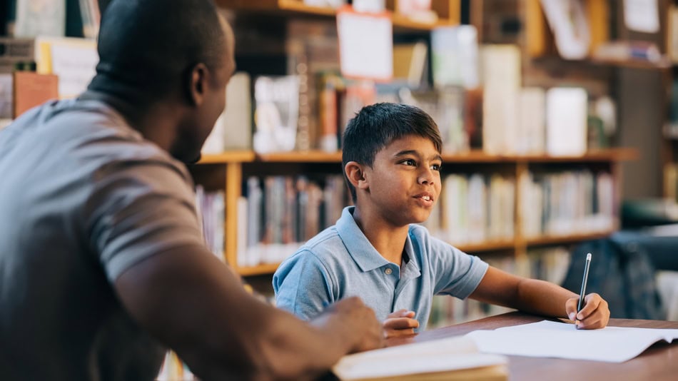 La tutoría educativa surge como una herramienta de formación personalizada