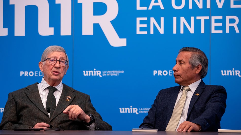 Rafael Puyol, presidente de UNIR, y Juan Amaro Villacorta Vásquez, vicerrector académico la Universidad Nacional de Trujillo.