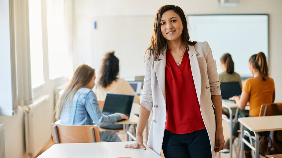 El liderazgo en educación incluye el papel de los gestores educativos en la creación de entornos de aprendizaje eficaces para el entorno educativo