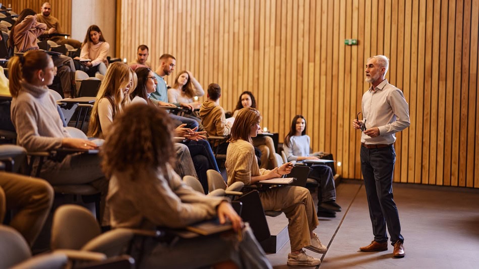 Los modelos educativos son formas de organizar la enseñanza y el aprendizaje dentro de una institución