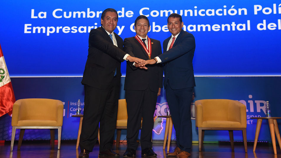 Dr. Martín Santivañez, prorrector de UNIR para América Latina; Ing. Edwin Chávarri, decano del Consejo Departamental de Lima del CIP; y Henry Rafael, presidente del ICPG.