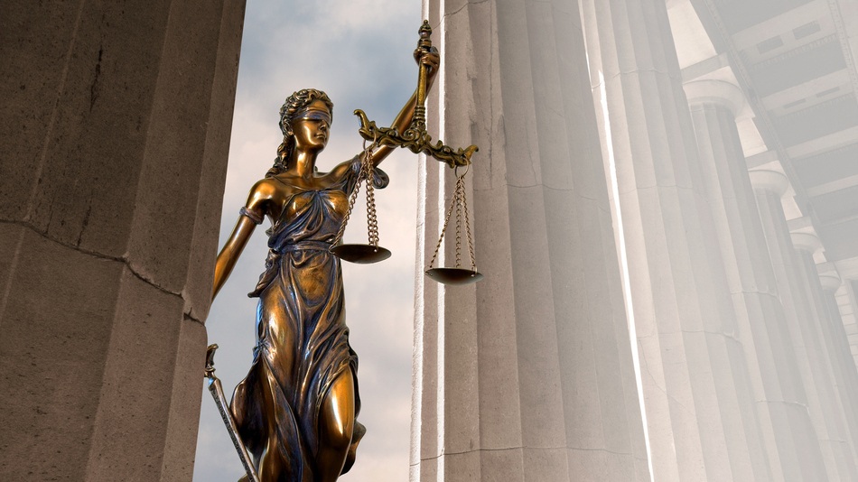 En Perú, ser abogado conlleva estudiar una carrera desafiante, obtener el título de abogado y mantenerse actualizado en un campo jurídico que está en permanente cambio