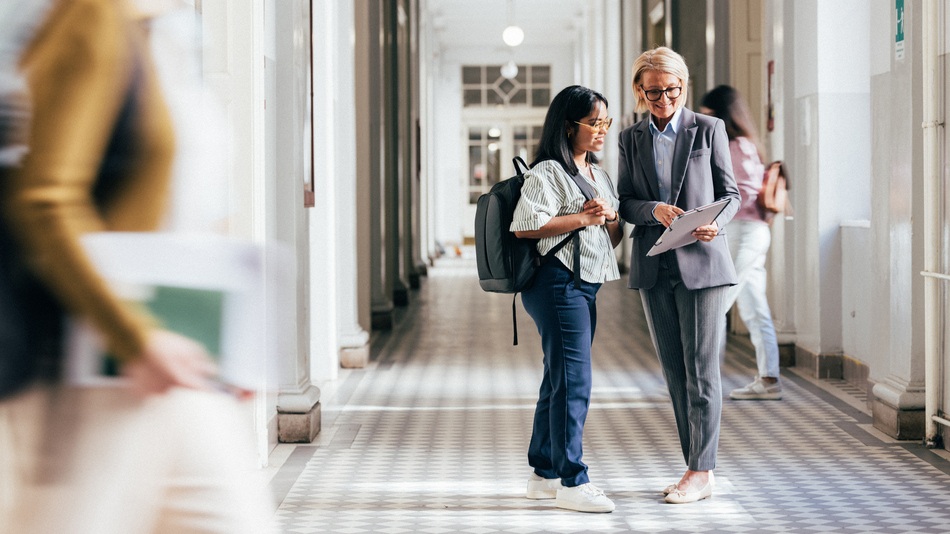 Convertirse en profesor universitario en Perú implica cumplir una serie de requisitos