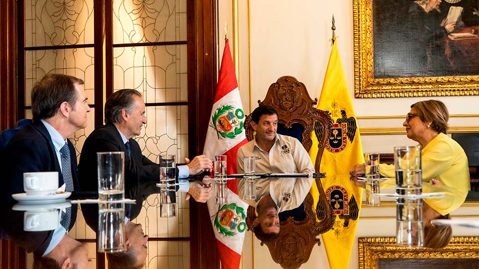 El objetivo de las becas es fortalecer capacidades técnicas, eficiencia administrativa y atención al vecino en la capital peruana.