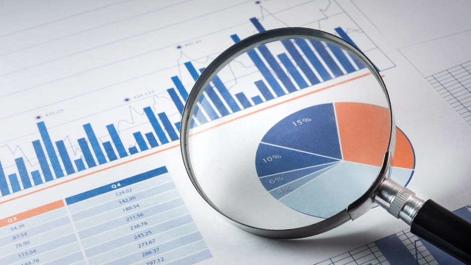 El trabajo de un analista de mercado consiste principalmente en analizar, interpretar y comunicar informaci&oacute;n