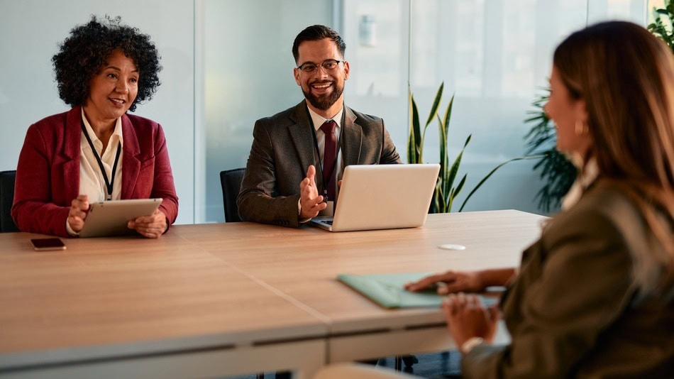 El director de recursos humanos es la persona encargada de liderar y gestionar todo lo relacionado con el capital humano de una empresa