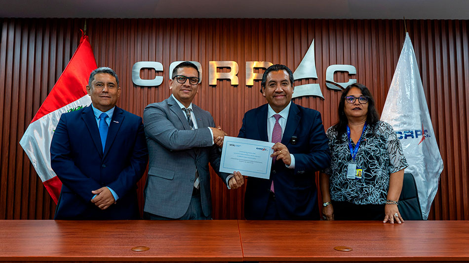 2)José Luis López Guzmán, secretario general de CORPAC; Freddy Solano González, presidente del Directorio de CORPAC; Martín Santiváñez Vivanco, prorrector de UNIR para América Latina; y Carmen Zavaleta, representante de la Gerencia de Gestión del Talento Humano de CORPAC.