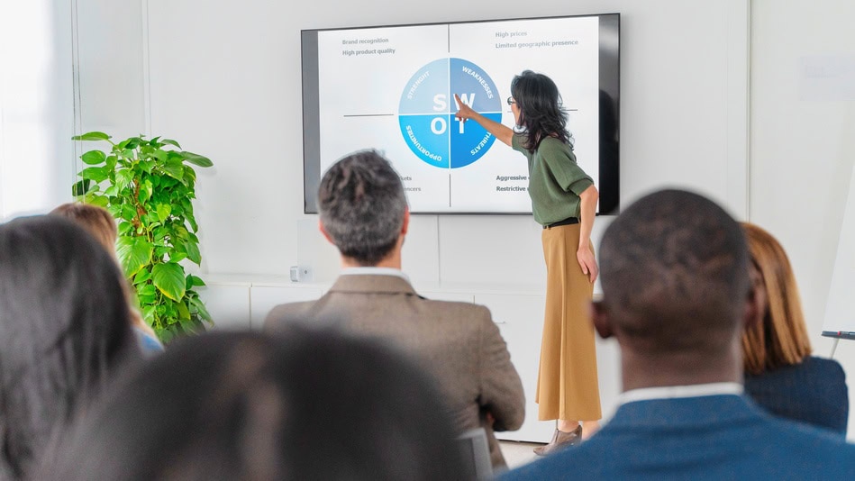 El análisis FODA (también conocido como DAFO) es una herramienta sencilla que te permite ver con claridad qué está funcionando bien y qué no en una empresa