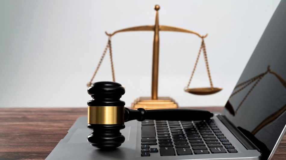El perito informático analiza y documenta pruebas digitales para casos judiciales