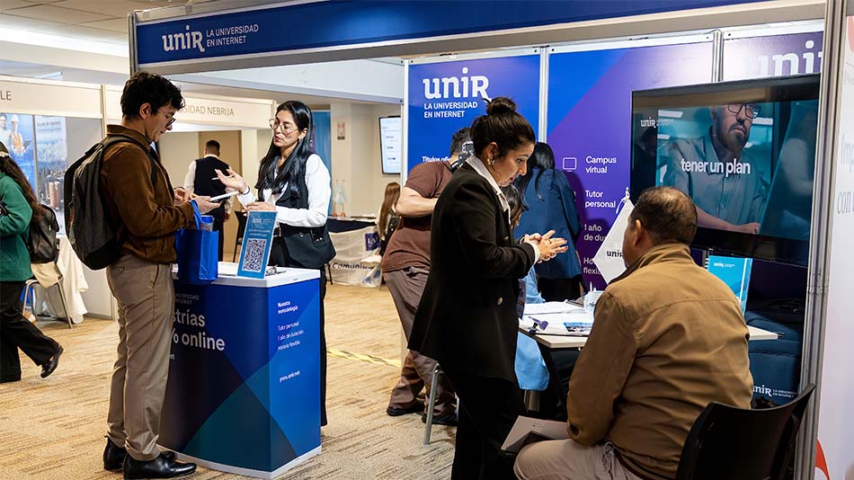 Durante dos jornadas el stand de UNIR recibi&oacute; a numerosos visitantes interesados en conocer su oferta acad&eacute;mica.