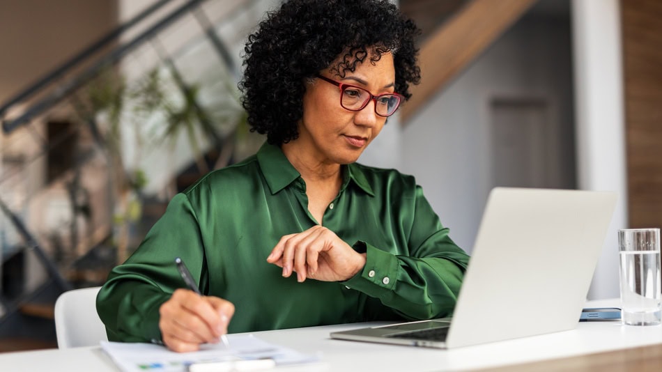 Las fórmulas de Excel son herramientas que te permiten automatizar cálculos y organizar información sin hacerlo manualmente