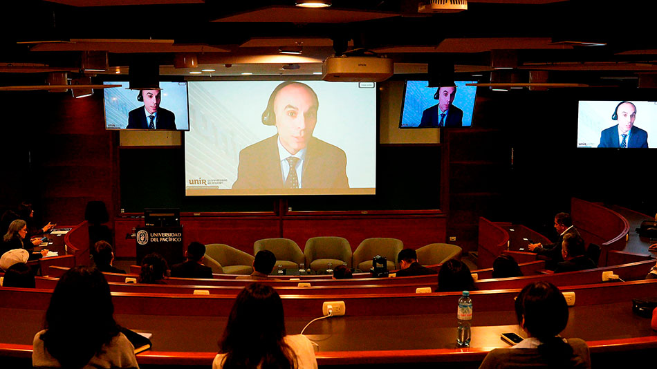 Jos&eacute; Antonio Clemente Almendros, docente de UNIR y coordinador de FAEDPYME en Per&uacute;, intervino en el evento de forma virtual desde Espa&ntilde;a.