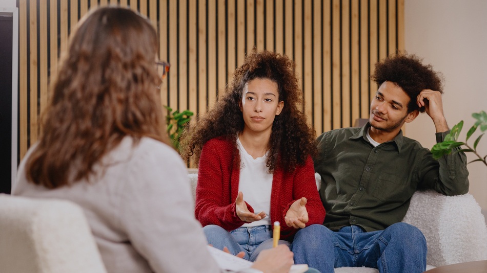 La terapia de pareja es una herramienta útil para mejorar la comunicación, resolver conflictos y construir vínculos más sanos y conscientes