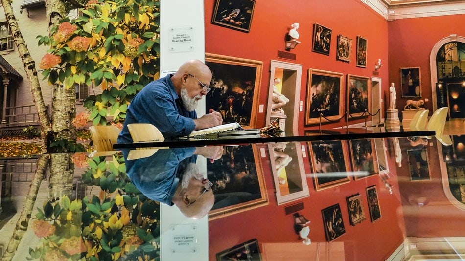 Un historiador de arte es el profesional que estudia, analiza e interpreta las obras artísticas para comprender su origen, significado e importancia dentro de la historia