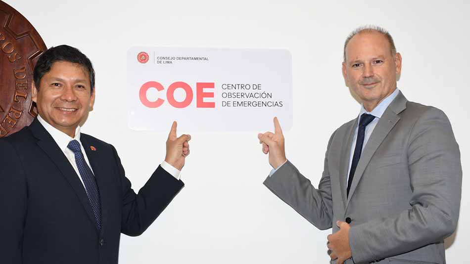 El rector de UNIR, durante la visita al Centro de Observaci&oacute;n de Emergencias (COE CIP Lima).