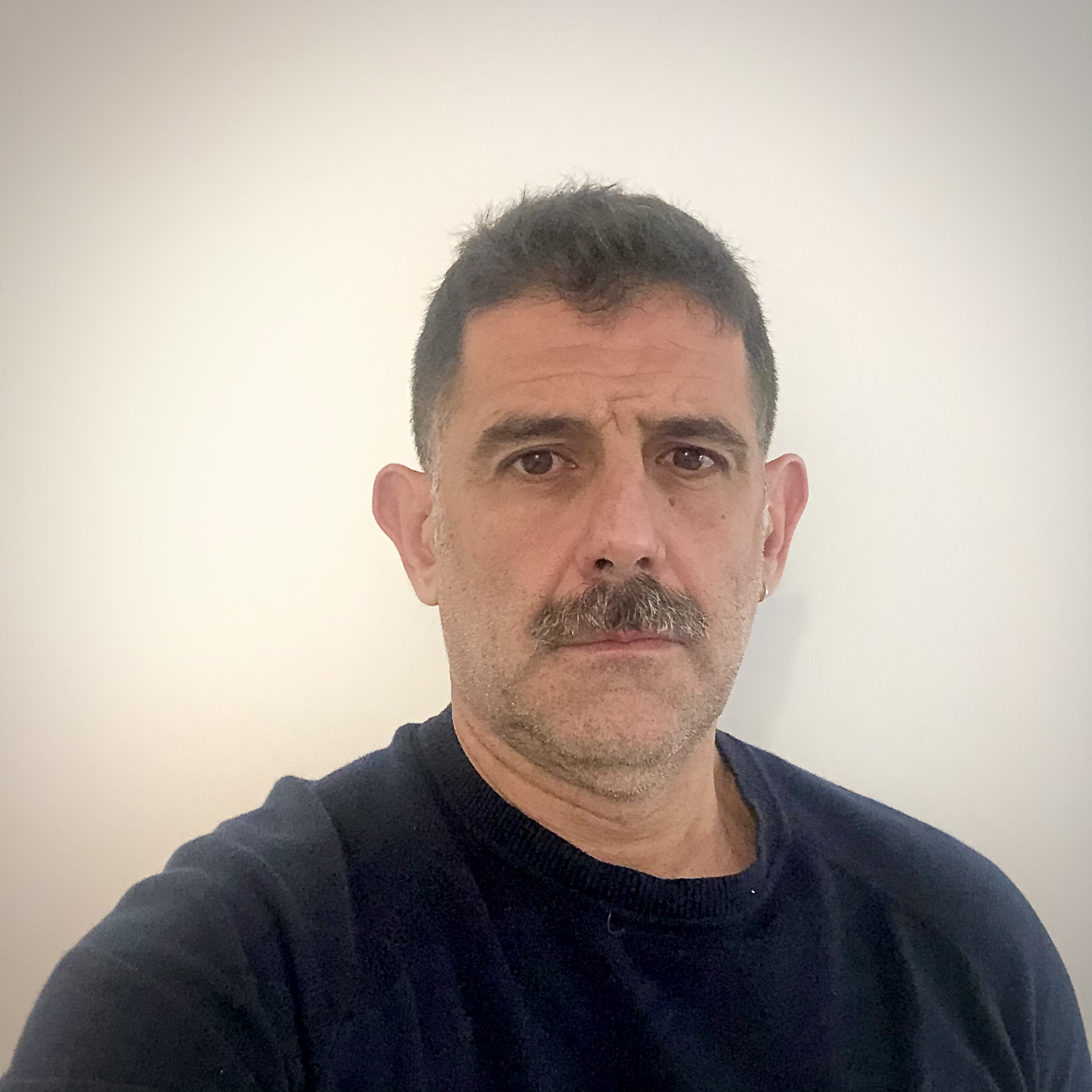 Antonio Hernández Centeno, Experto asociado