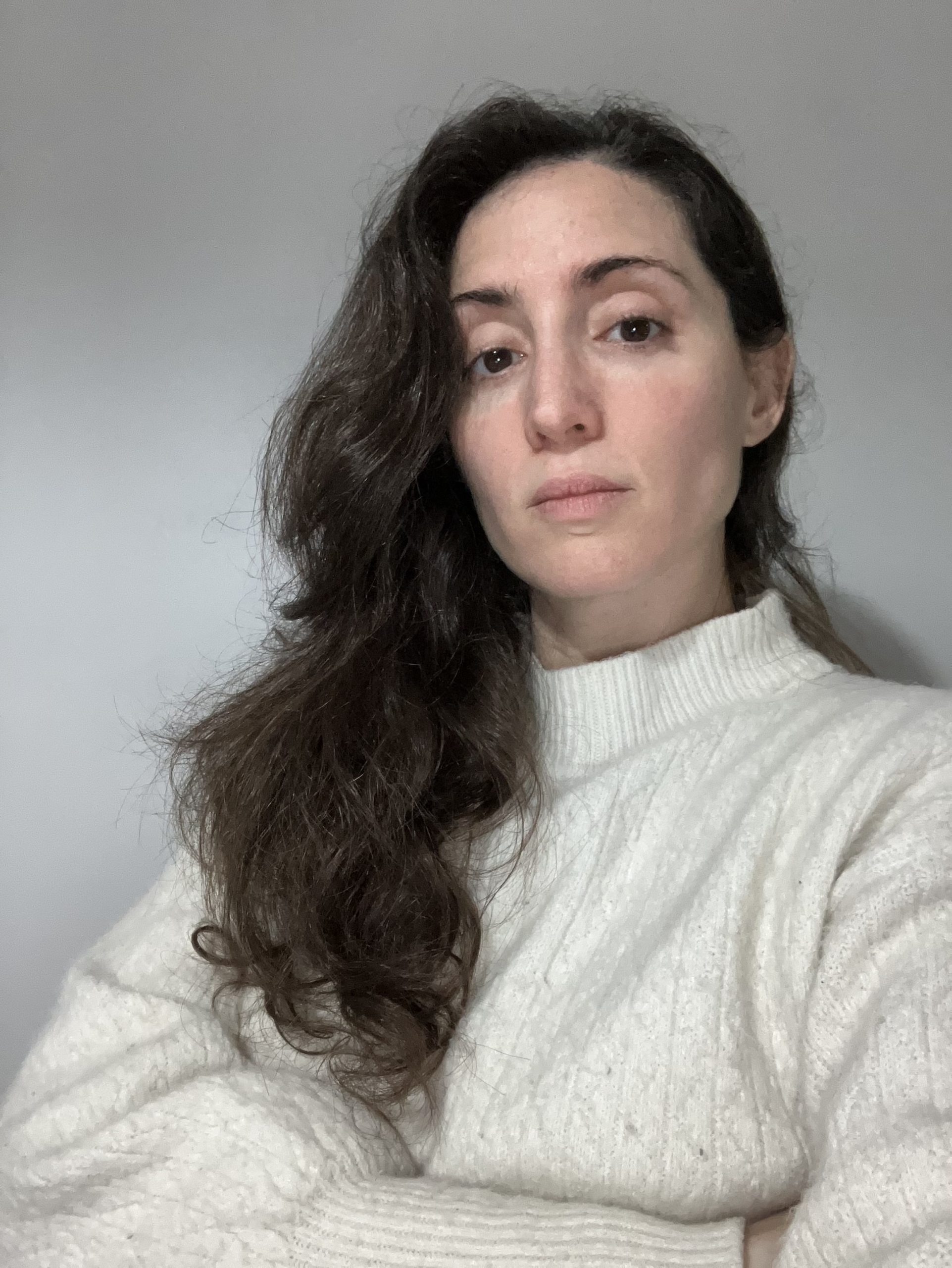 Jael Loana Ferrari Bonfiglio, Experta Asociada