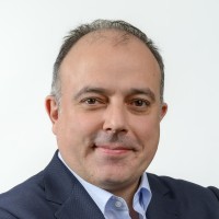 Javier Gil, Experto asociado