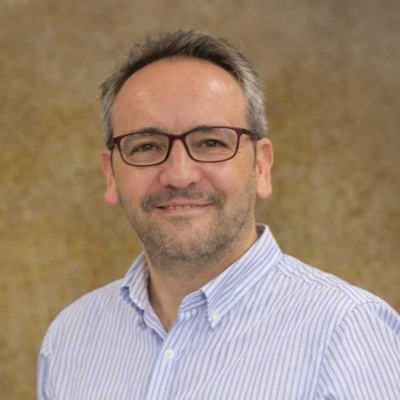 Juan María Lora Gómez, Experto Asociado