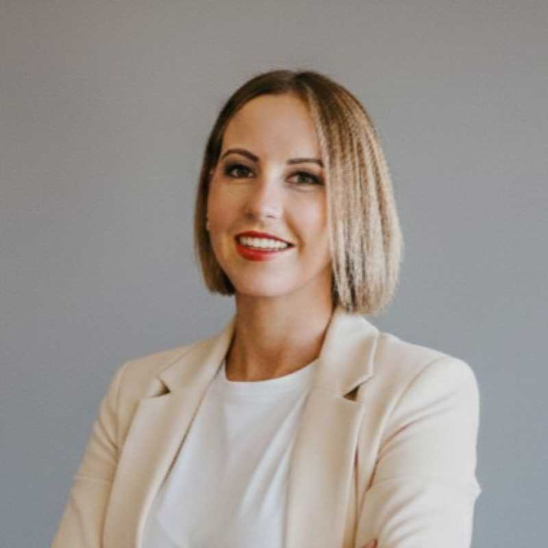 Julia Gómez Palasi, Experta asociada