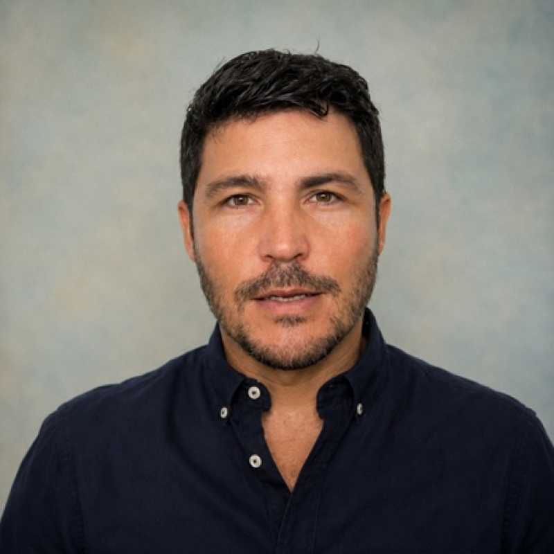 Martín I. Mindeguía, Experto asociado